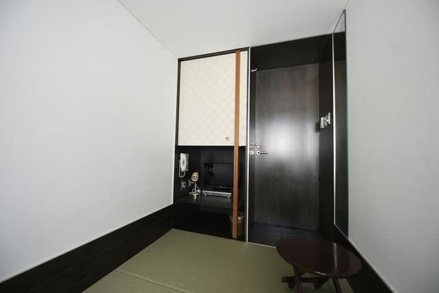 Japanese-style single room with shared bathroom