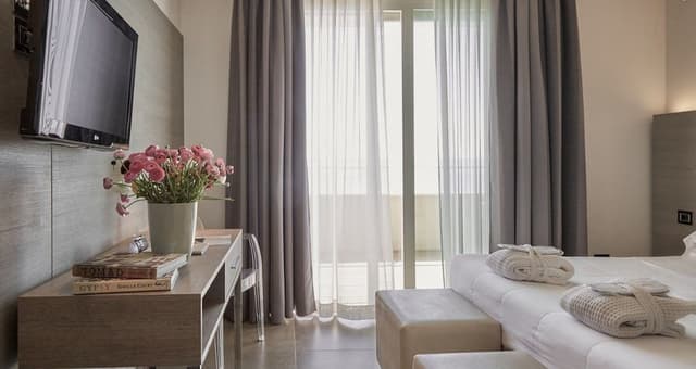 Deluxe Double Room, Balcony, Partial Sea View