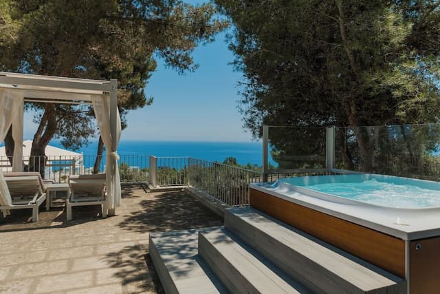 Deluxe Suite, Jetted Tub, Sea View