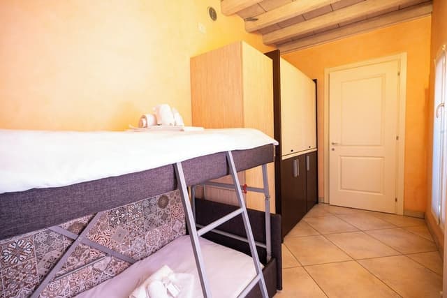 Comfort Room, Courtyard View