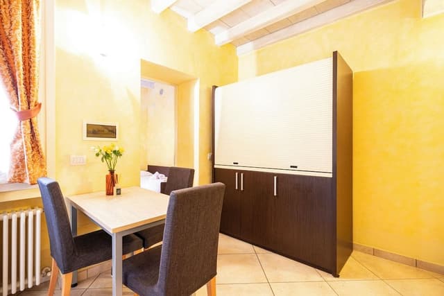 Comfort Room, Courtyard View