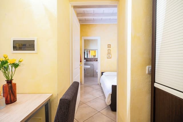 Comfort Room, Courtyard View