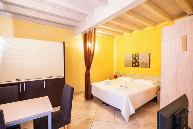 Comfort Room, Courtyard View
