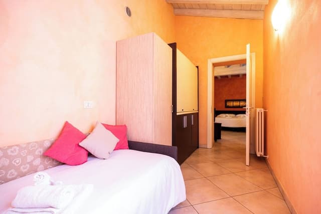 Comfort Room, Courtyard View