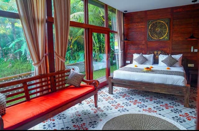 Deluxe Suite, Kitchen, Pool View