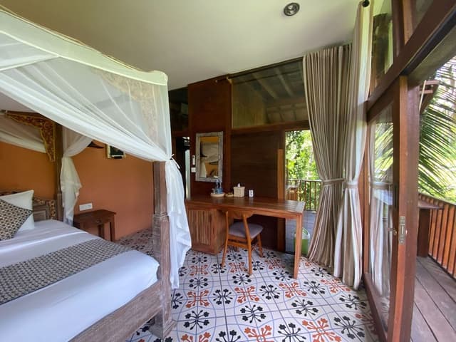 Deluxe Suite, Kitchen, Pool View