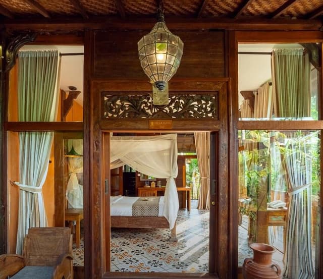 Deluxe Suite, Kitchen, Pool View