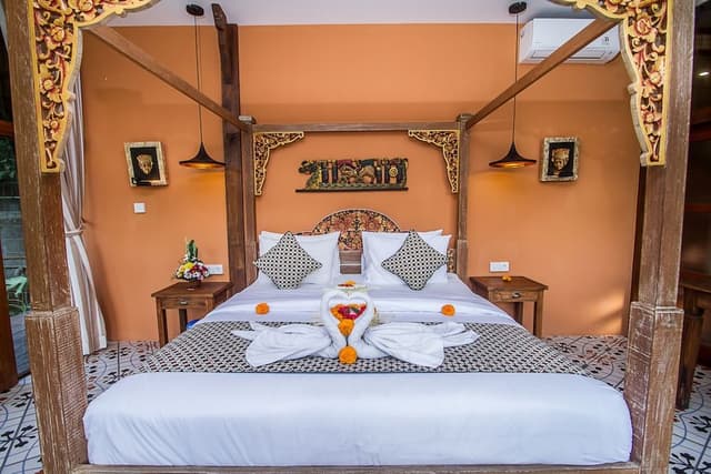 Deluxe Suite, Kitchen, Pool View