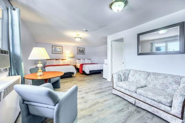 Deluxe Double Room, 2 Queen Beds, Non Smoking, Bathtub