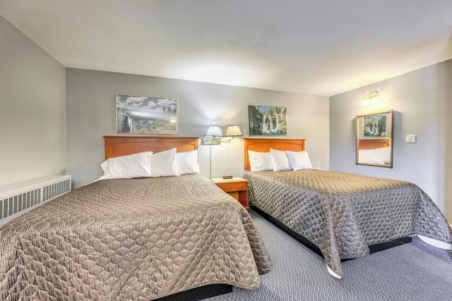 Deluxe Double Room, 2 Queen Beds, Non Smoking, Bathtub