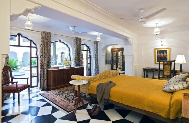 Deluxe Suite