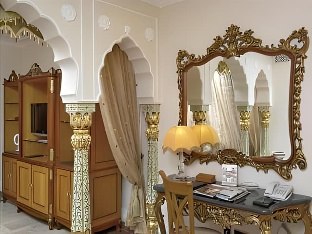 Luxury King Suite