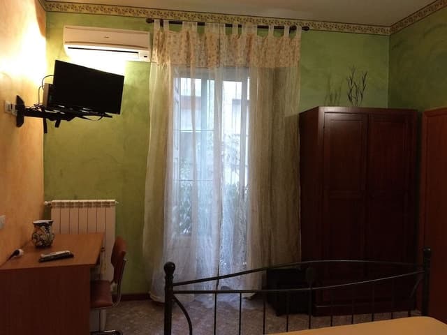 Economy Room, 1 Queen Bed