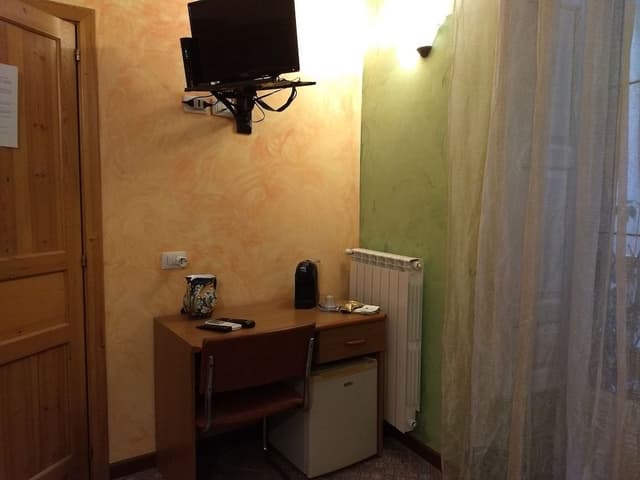 Economy Room, 1 Queen Bed