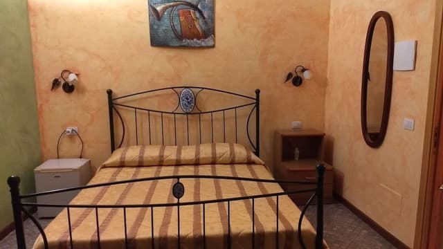 Economy Room, 1 Queen Bed