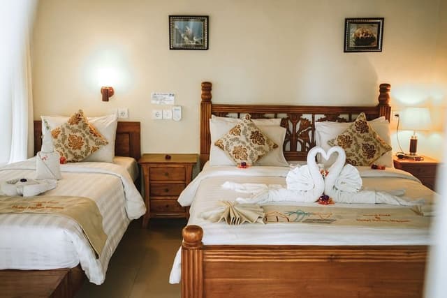 Deluxe Triple Room, 1 Bedroom, Refrigerator, Pool View