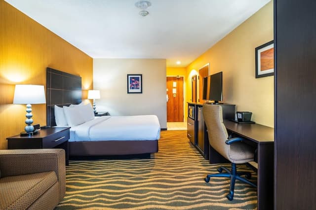 Standard Room, 1 Queen Bed with Sofa bed, Non Smoking - Upper Floor (2nd Floor) No Pets Allowed