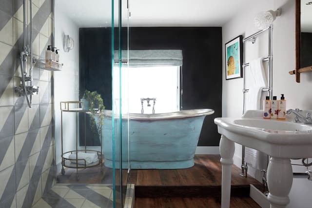 Luxury Double Room, Bathtub