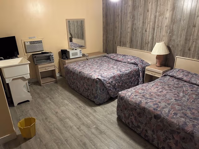 Comfort Quadruple Room, 2 Queen Beds, Kitchenette