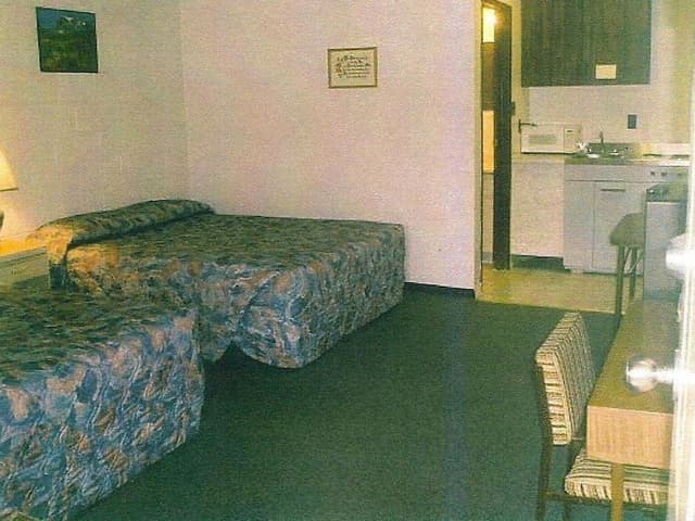 Comfort Quadruple Room, 2 Queen Beds, Kitchenette