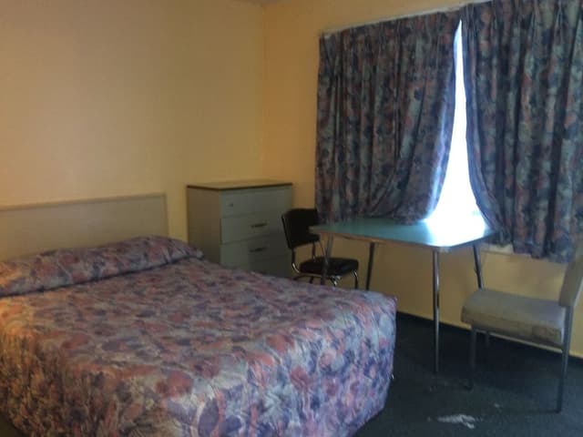 Comfort Room, 1 Queen Bed, Kitchenette