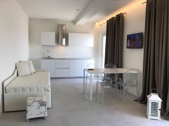 Royal Studio Suite, Jetted Tub