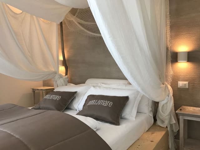 Royal Studio Suite, Jetted Tub