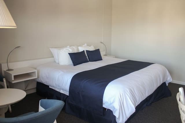 Room 1 King Bed Saguenay View