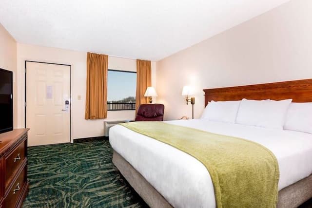 Deluxe Room, 1 King Bed