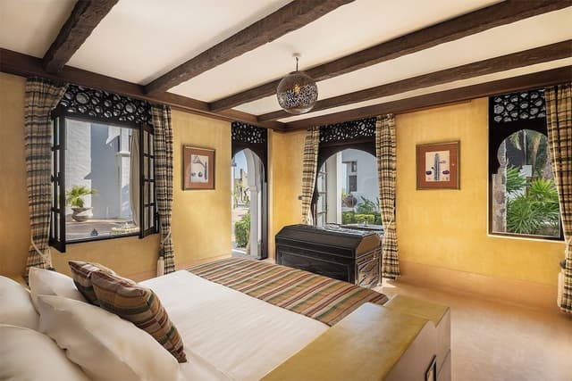 Deluxe Courtyard
