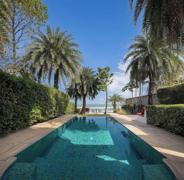 One Bedroom Morocccan Beachfront Pool