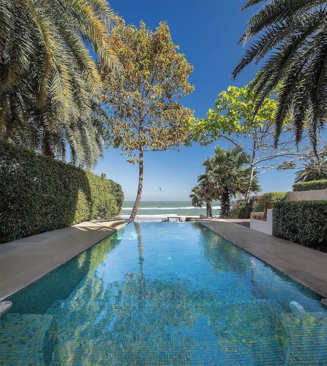 One Bedroom Morocccan Beachfront Pool