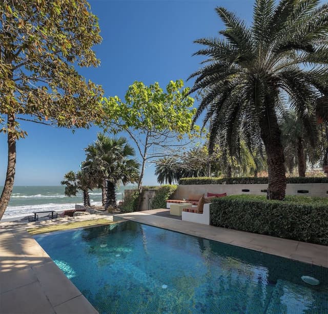One Bedroom Morocccan Beachfront Pool