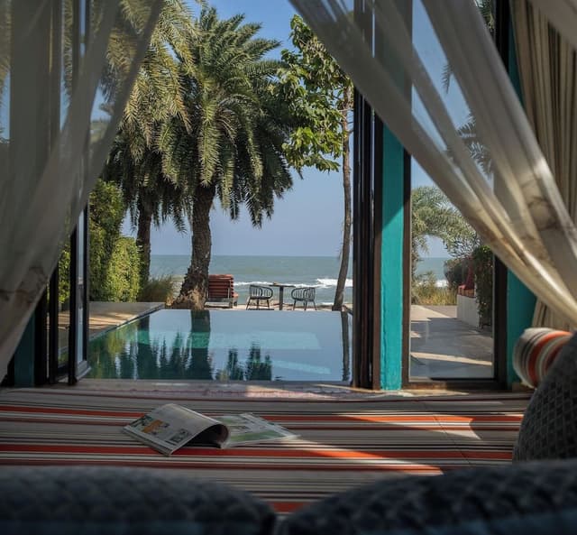 One Bedroom Morocccan Beachfront Pool