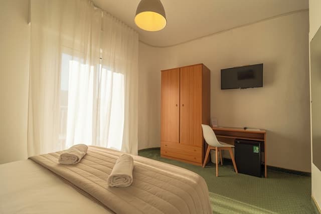 Basic Double room with lateral sea view