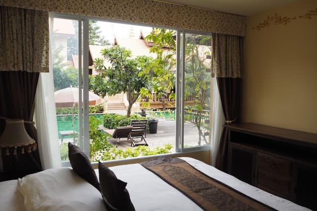 2 bedroom suite (1st floor)