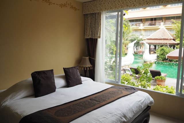 2 bedroom suite (1st floor)