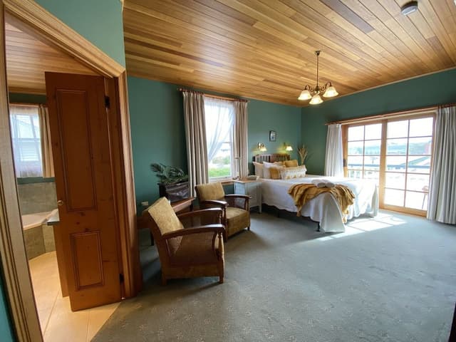 Beach View King Suite with Spa & Balcony