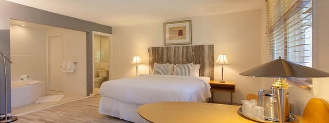 Honeymoon Room, Jetted Tub