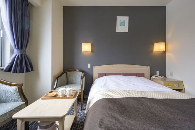 Double Room, Smoking