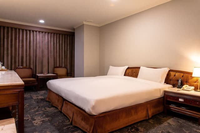 Double Room, Bathtub