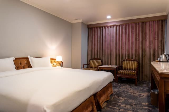 Double Room, Bathtub