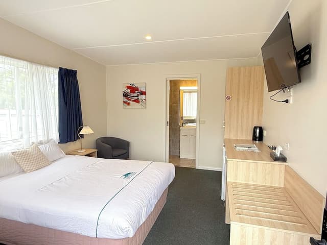Standard Queen Room