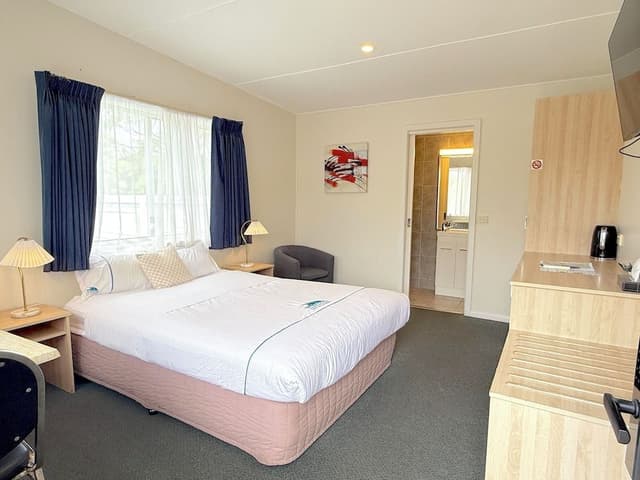 Standard Queen Room