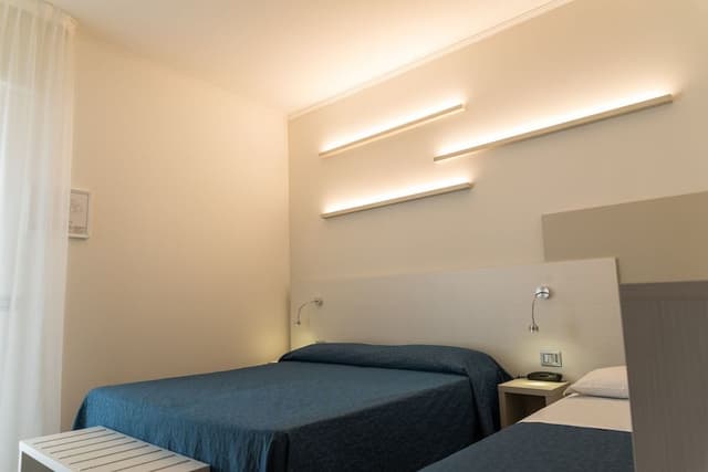 Comfort Room, Multiple Beds