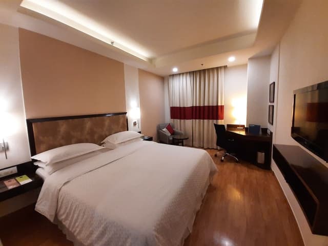 Traditional Room, 1 King Bed