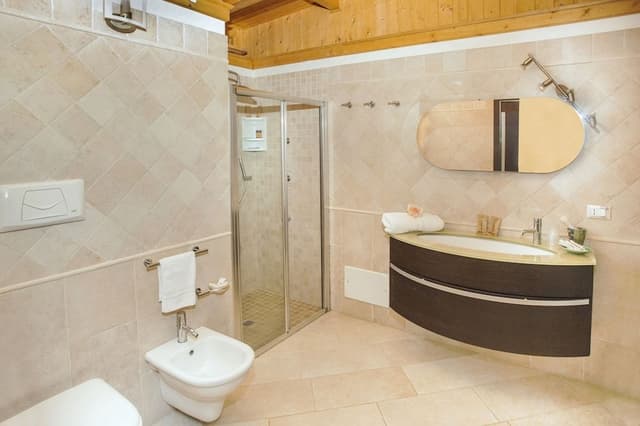Deluxe Suite, Bathtub