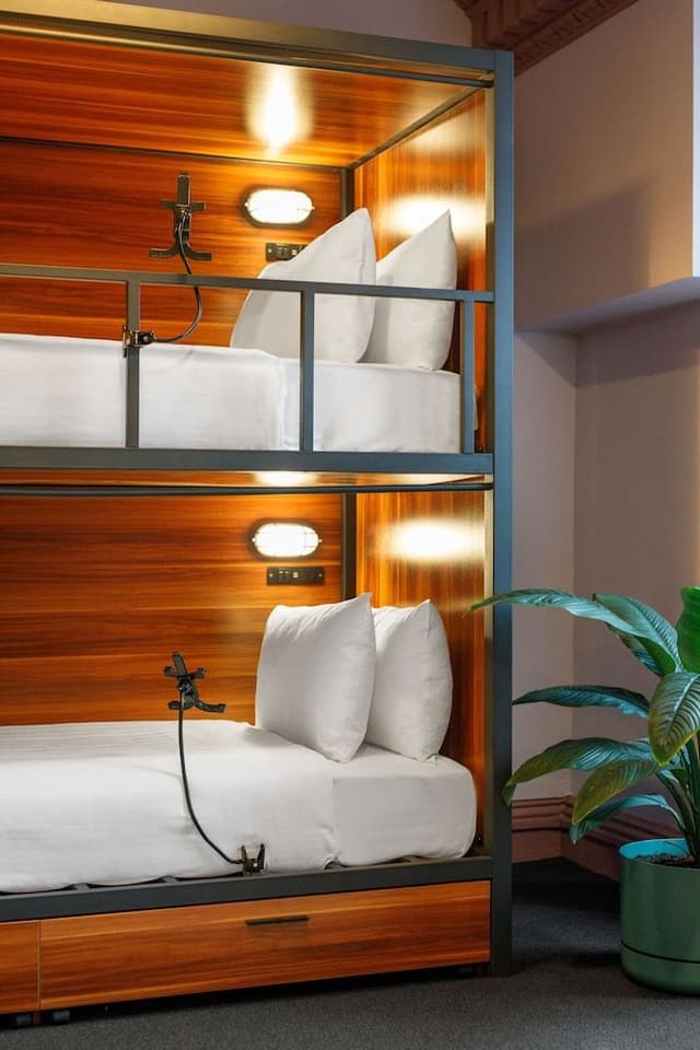 12 Bed Mixed Community Dorm