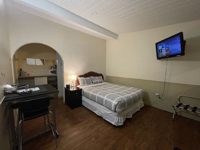 Standard Room, 1 Queen Bed, Non Smoking