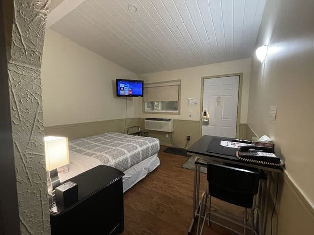 Standard Room, 1 Queen Bed, Non Smoking